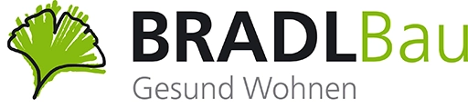 Firmenlogo mit grünem Ginkgoblatt, darunter BRADL Bau und Gesund Wohnen, als Symbol für nachhaltige Qualität.